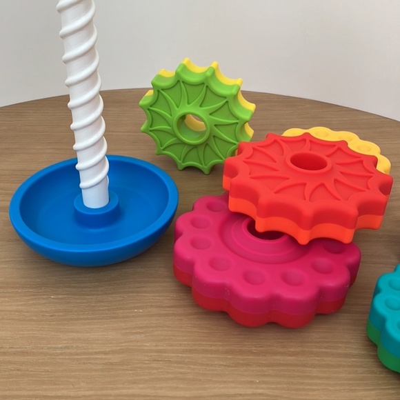 Fat Brain Toys SpinAgain - Corkscrew Stacking Tower - Picture 3 of 6
